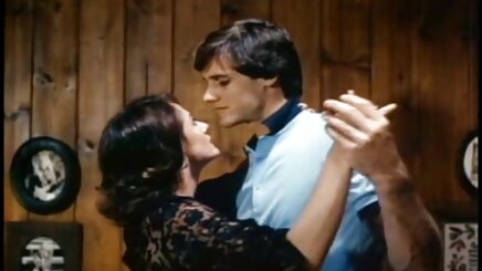Kadın, kadın bir erkek hot mom porno izle tarafından poz